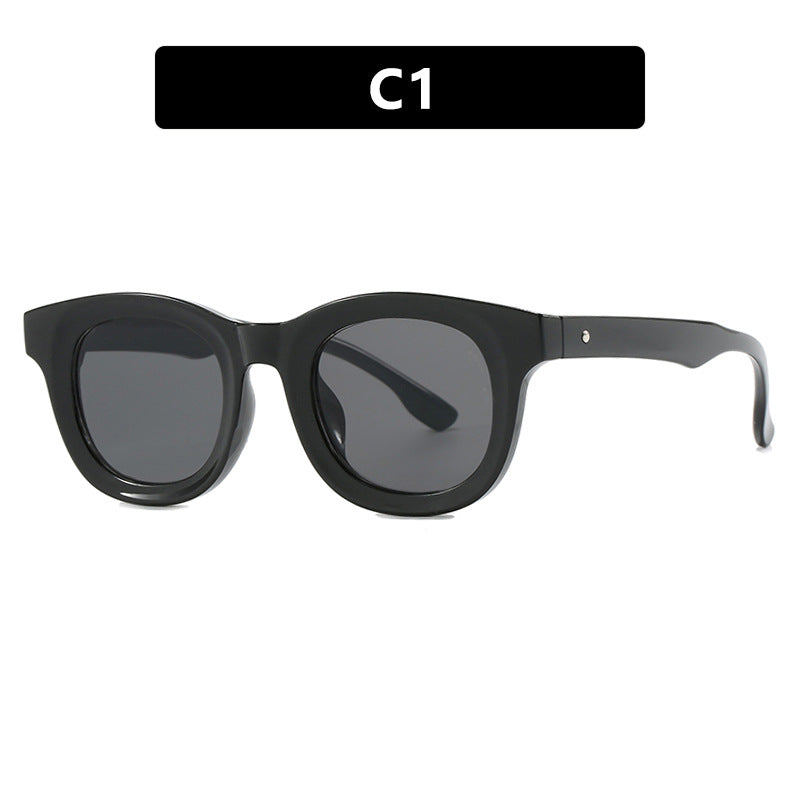 Women's stylish round sunglasses with robust frame and protective UV filter Skanto