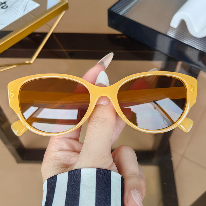 Dame Cat-Eye Solbrille med moderne plastikkramme Skanto