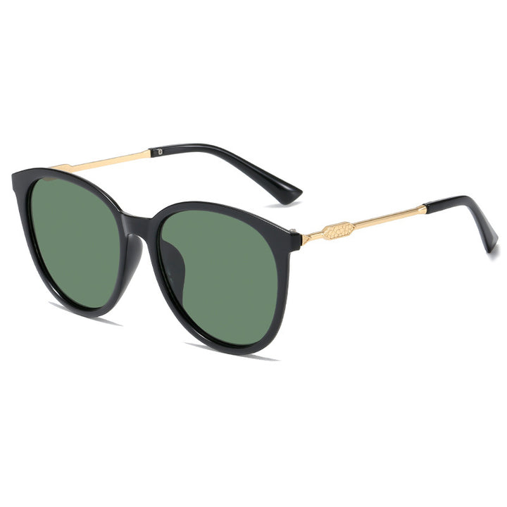 Dame Moderne Cat-Eye Solbriller med speilende glass Skanto