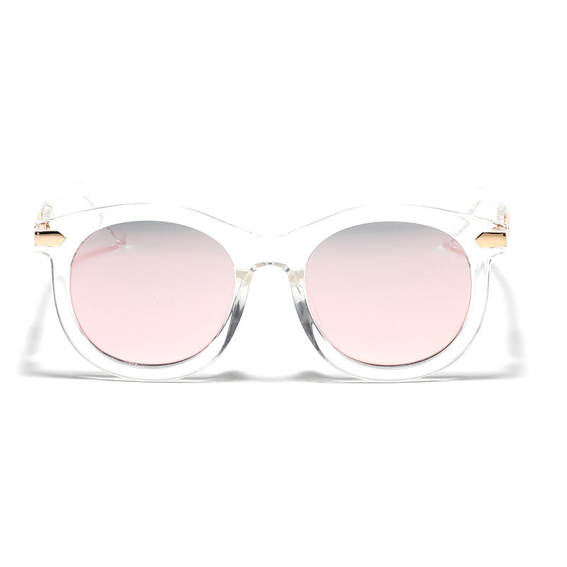 Dame moteriktig solbrille med gjennomsiktig ramme og gull accenter Skanto