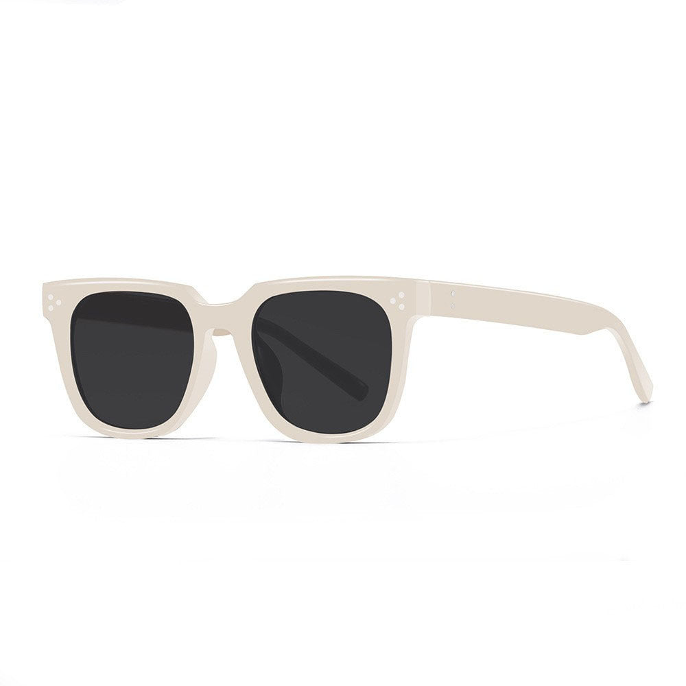 Dame fashionable solbrille med robust ramme og UV-beskyttelse Skanto