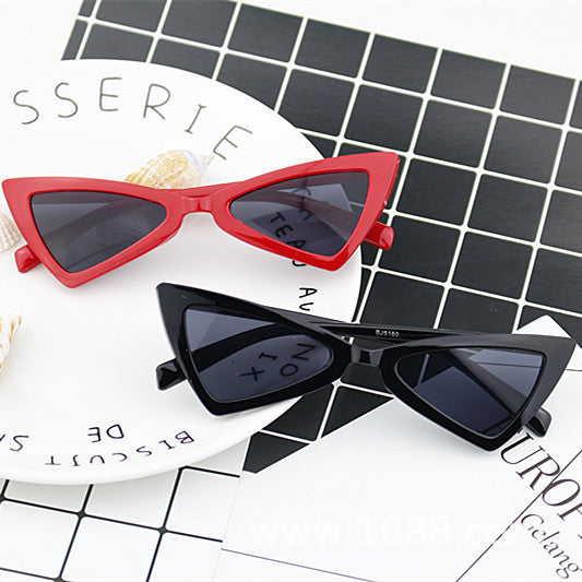Dame modische Cat-Eye solbriller med elegant design Skanto