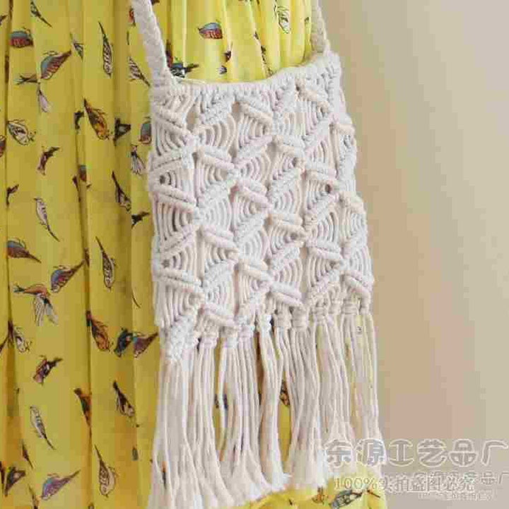 Hand-knotted macrame bag with fringes Skanto
