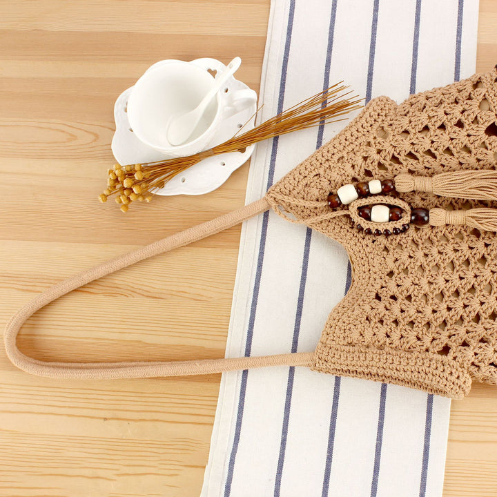 Hand-knotted macrame bag with playful pendant Skanto