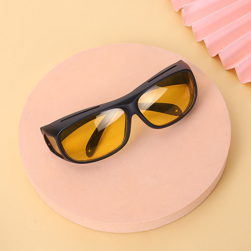 Dame sportslig solbrille med vindtett design Skanto