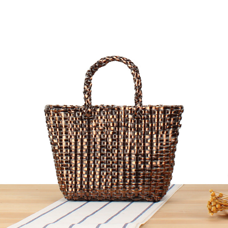 Handbag made of woven natural material with elegant accents Skanto