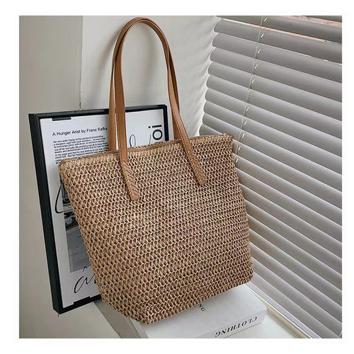 Elegant Straw Bag with High-Quality Leather Handle Skanto