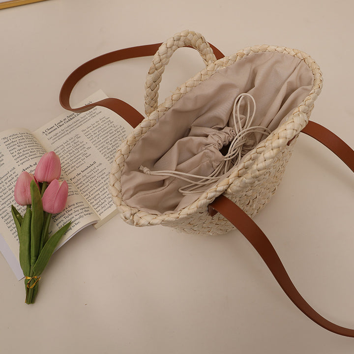 Handmade straw basket with solid leather handles Skanto