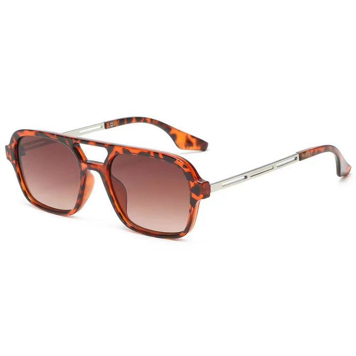Dame designer solbriller med elegant transparent ramme og gule glass Skanto