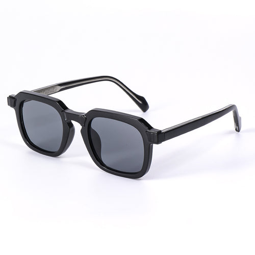 Dame moteriktig solbrille i elegant, kantet design Skanto
