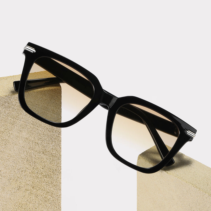 Dame moteriktig quadratisk solbrille med høykvalitets glass Skanto