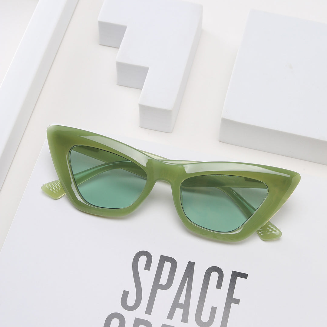 Dame Cat-Eye solbriller med moderne og elegant design Skanto