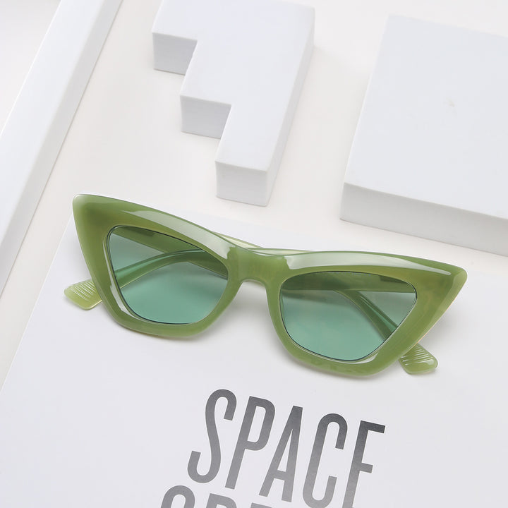Dame Cat-Eye solbriller med moderne og elegant design Skanto