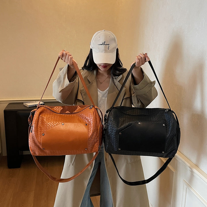 Elegant sports duffel bag with woven design and removable shoulder strap Skanto