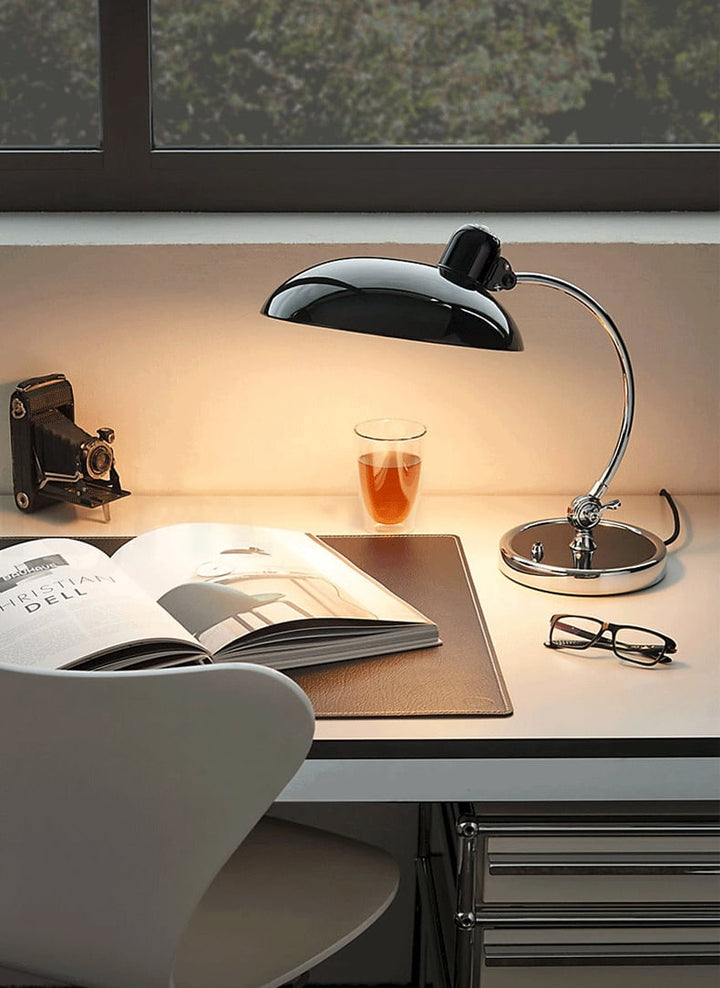 Skanto | Bauhaus KI Klassisk Bordlampe Replika