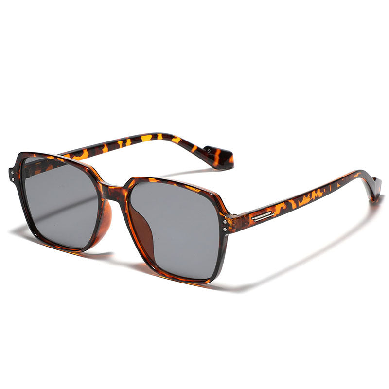 Dame kvadratisk solbrille med moderne plastikkramme og polariserte linser Skanto