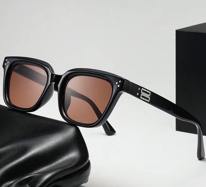 Dame moteriktig oversized solbrille med robust plastikkramme Skanto