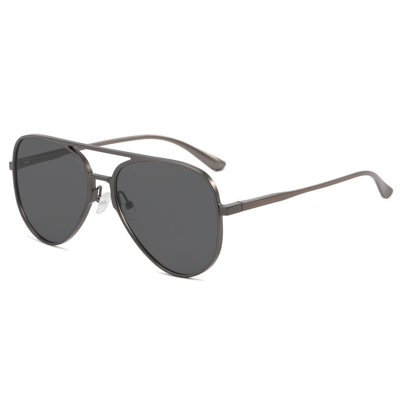 Dame pilot solbrille med UV-beskyttelse og elegant ramme Skanto