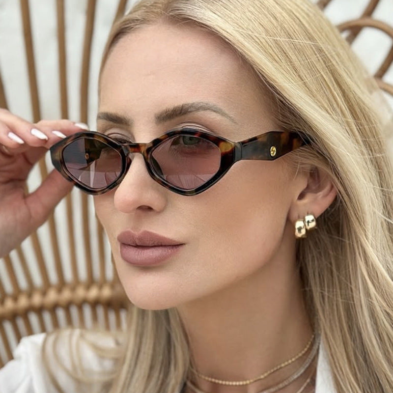 Women's Fashion Sunglasses in Striking Butterfly Design Skanto