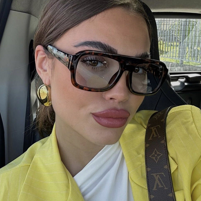 Women's fashionable square sunglasses with eye-catching animal print design Skanto