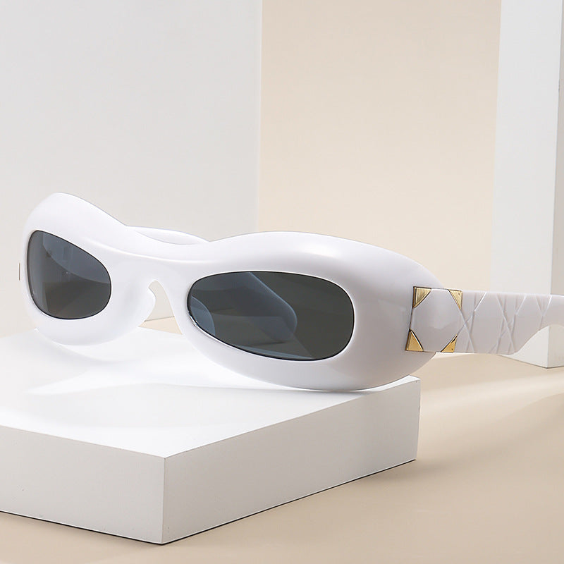 Dame futuristisk designer solbriller med innovativ ramme Skanto