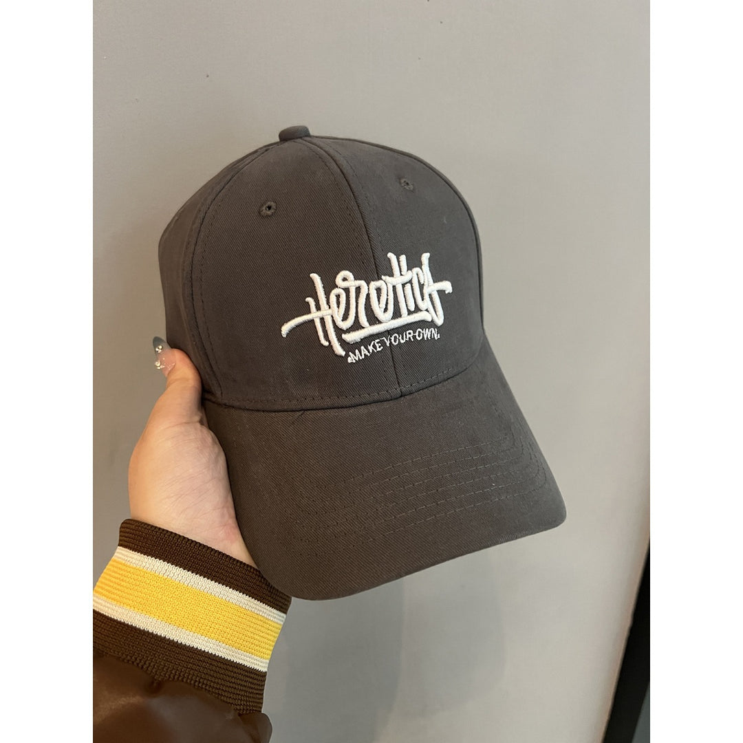 Herrejusterbar brodert caps Skanto