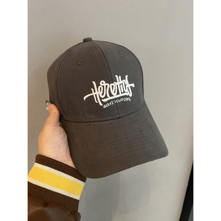 Herrejusterbar brodert caps Skanto