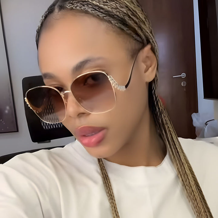 Women's eye-catching sunglasses with sparkling applications Skanto