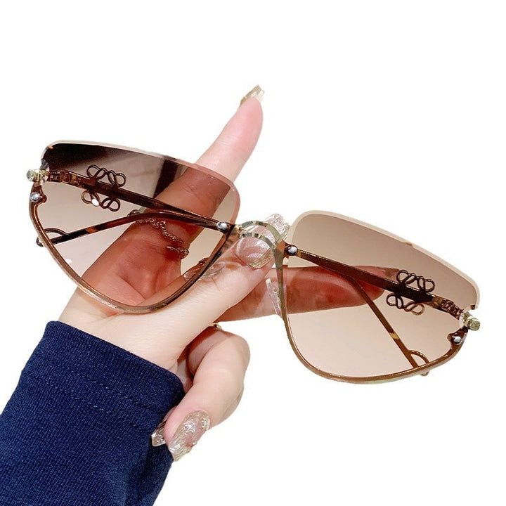 Damer ekstravagant solbrille med moderne, geometrisk ramme Skanto