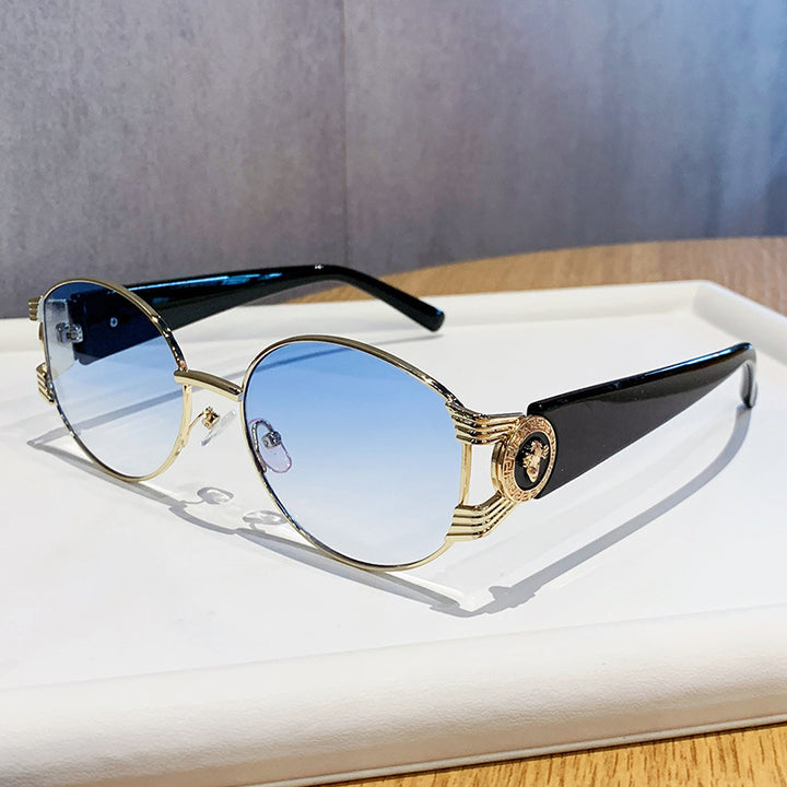 Dame elegant solbrille med luksuriøs metallramme og speilte glass Skanto