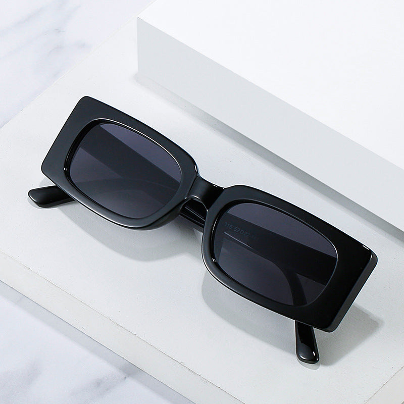 Dame solbrille i moderne retro-stil Skanto