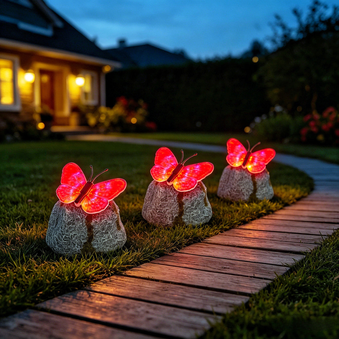 Dekorativ solenergidrevet sommerfugl som sitter på stein LED hageaksent Skanto