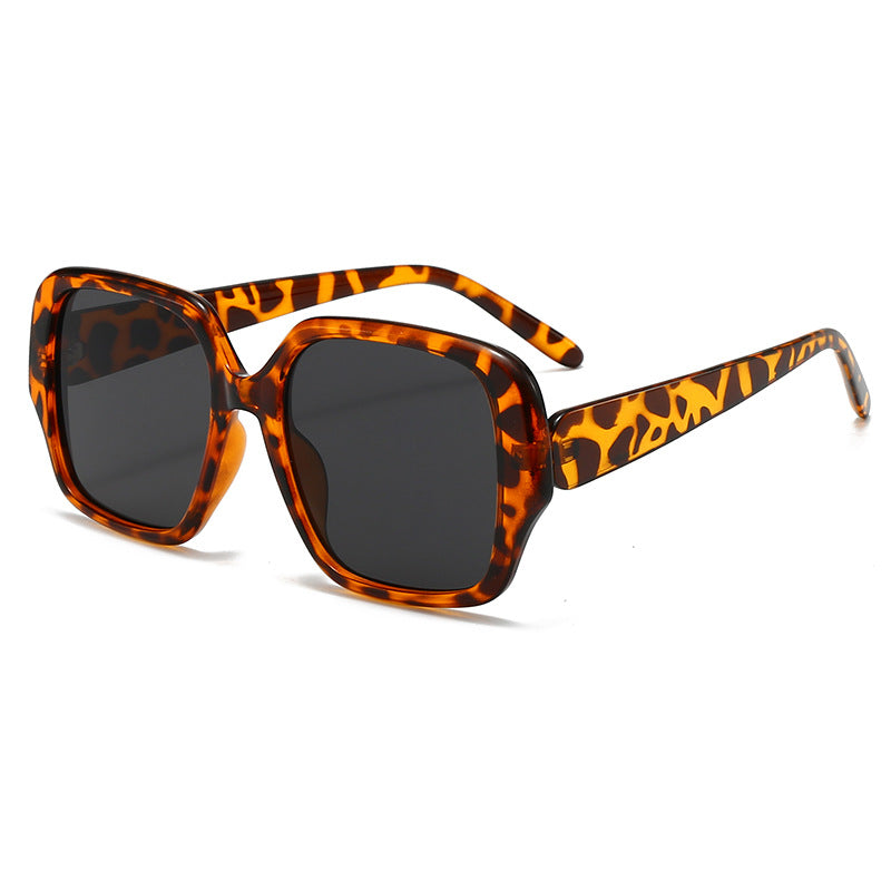 Dame moterisk kvadratisk solbrille med bred ramme Skanto