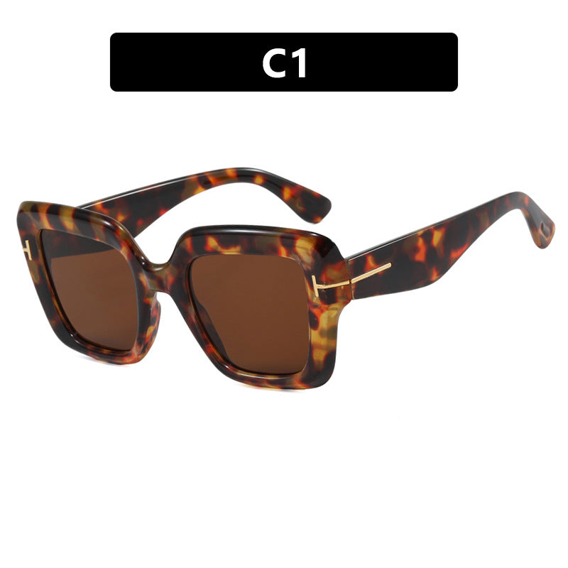 Women's square sunglasses with comfortable plastic frame and UV protection Skanto