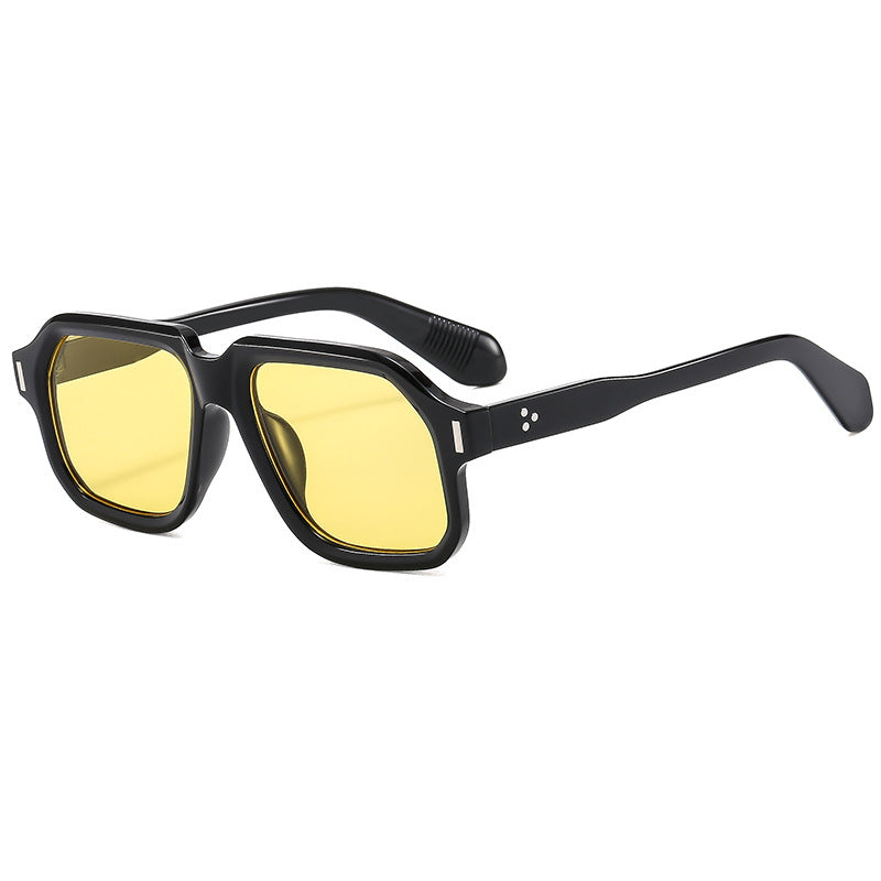 Damer elegant og stilfull solbrille i moderne design Skanto