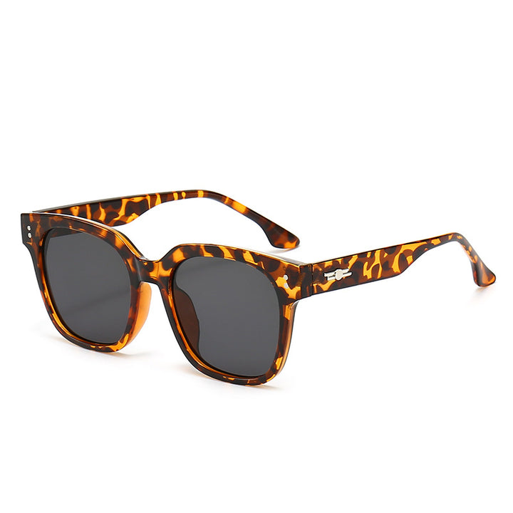 Dame firkantet solbrille med stilig ramme Skanto