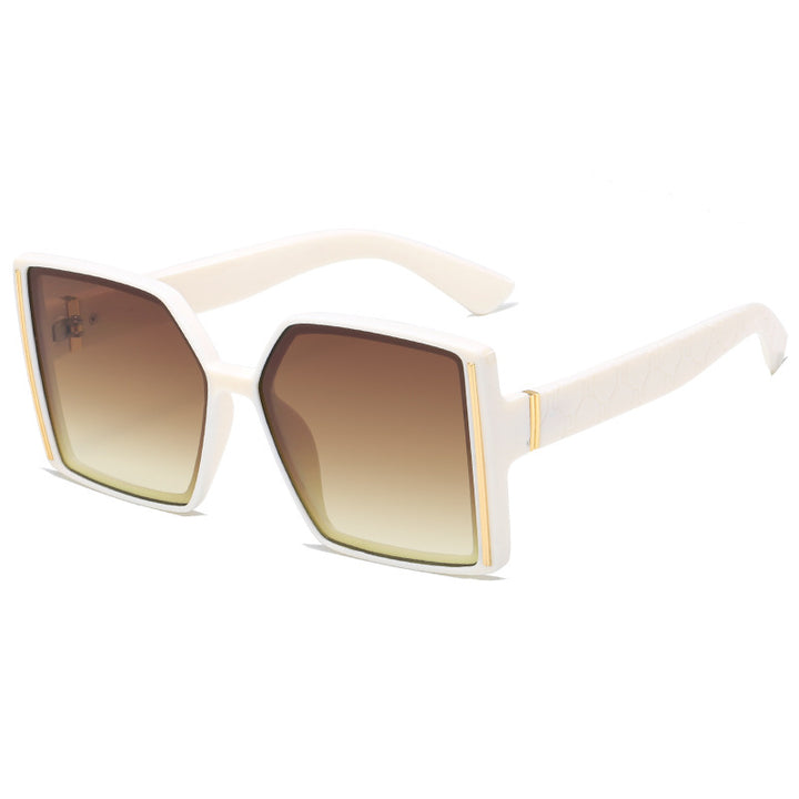 Damer fashionable solbriller i retro-inspirert design Skanto