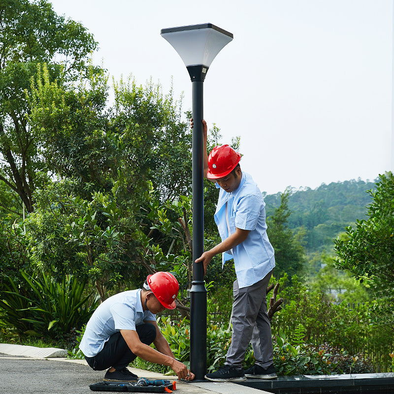 Vintage Dual-Lantern Solar Gate Lamp Post Med Dekorative Scroll Armer Og Skumring-til-Morgen Sensor Skanto