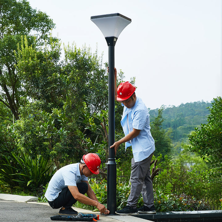 Vintage Dual-Lantern Solar Gate Lamp Post Med Dekorative Scroll Armer Og Skumring-til-Morgen Sensor Skanto