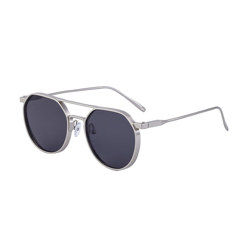 Dame moterik solbrille i stilfullt rundt design Skanto
