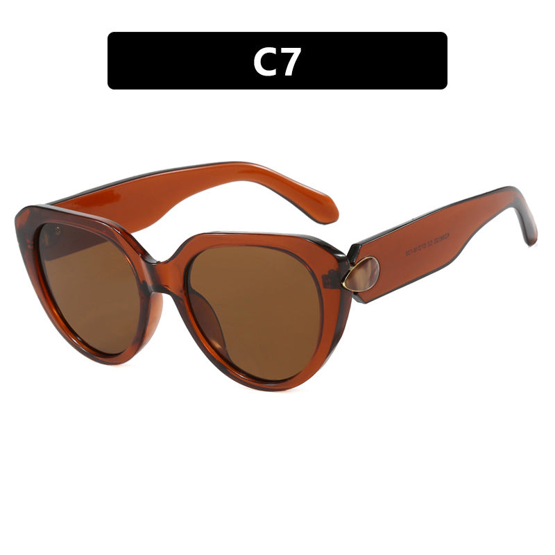 Women's Cat-Eye Sunglasses with Eye-Catching Design and Protective UV Filter Skanto