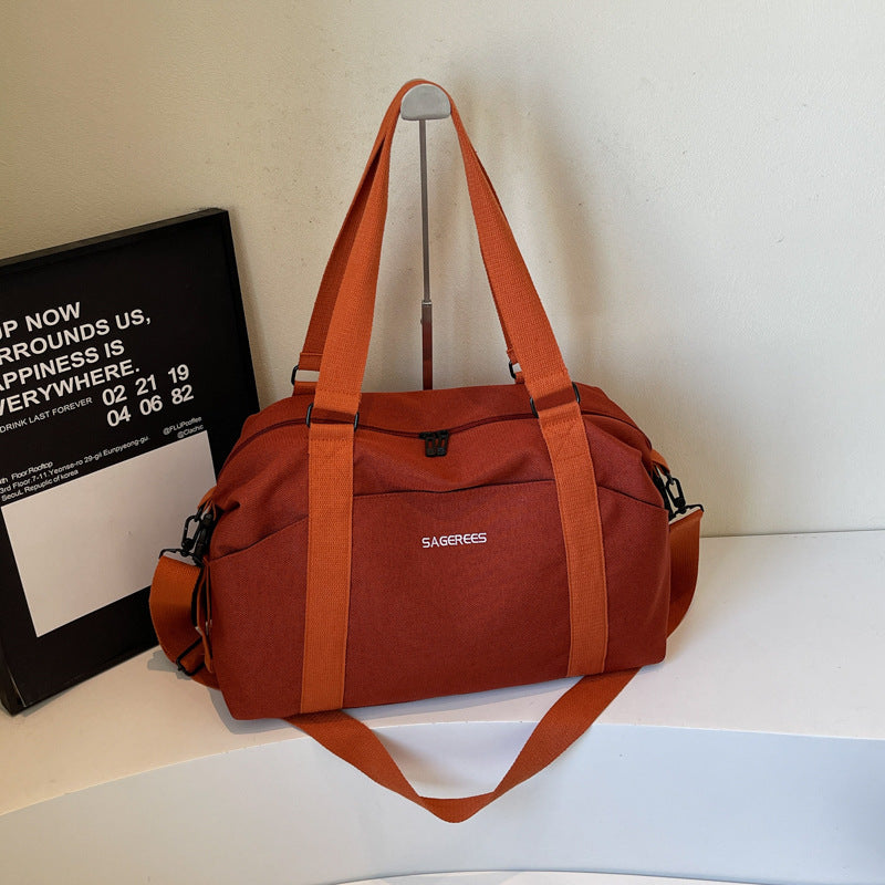 Sporty weekend bag with ergonomic carrying options Skanto