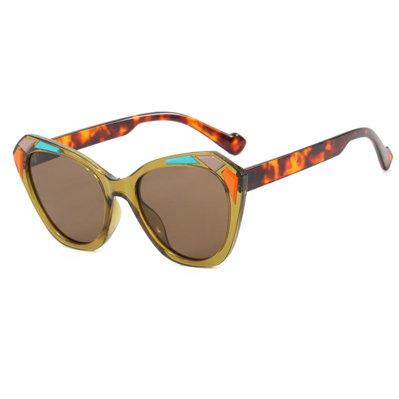 Women's cat-eye sunglasses with fashionable details Skanto
