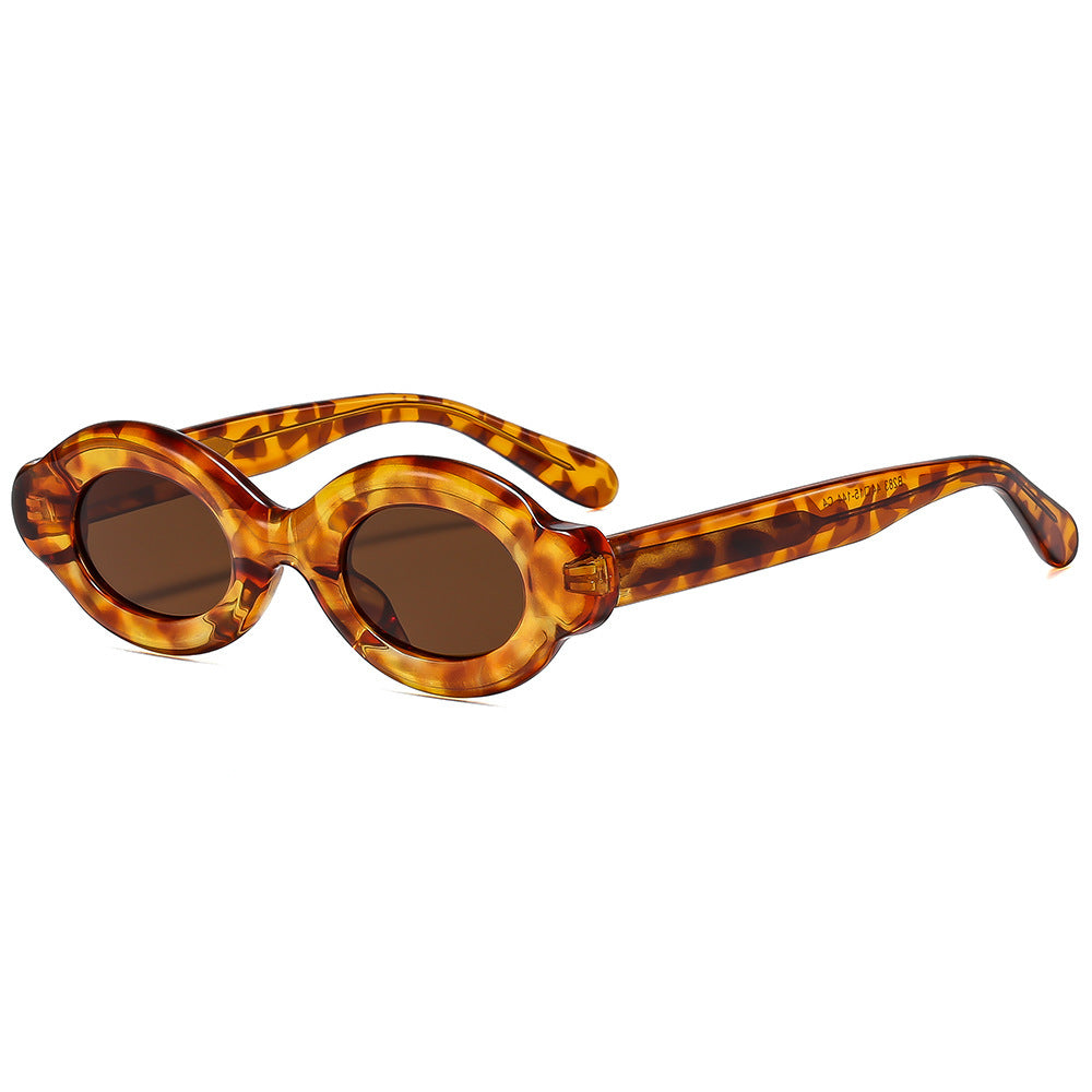 Dame moteriktig solbrille med unikt design Skanto