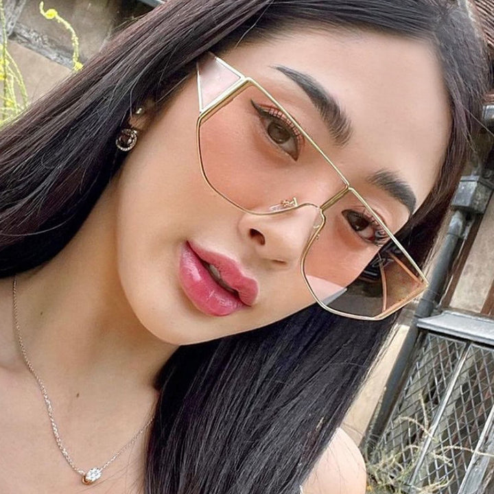 Women's trendy oversized sunglasses with striking geometric design Skanto