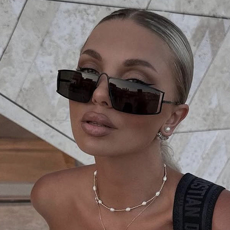 Women's trendy sunglasses in futuristic design with square lenses Skanto