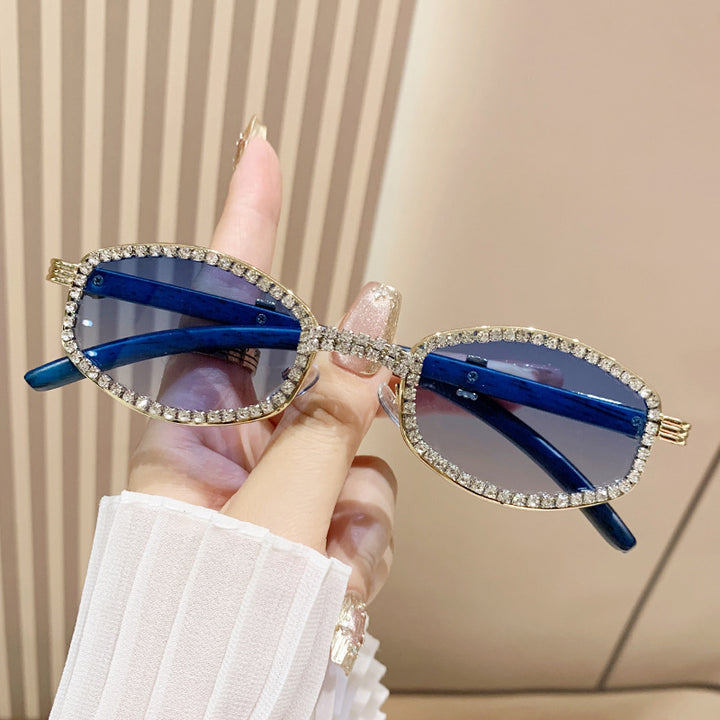 Dame solbrille i elegant glamor stil Skanto