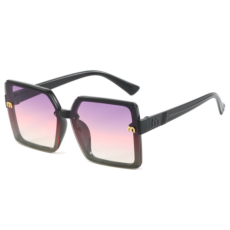 Dame moteriktig kvadratisk solbrille med speilende gradient Skanto