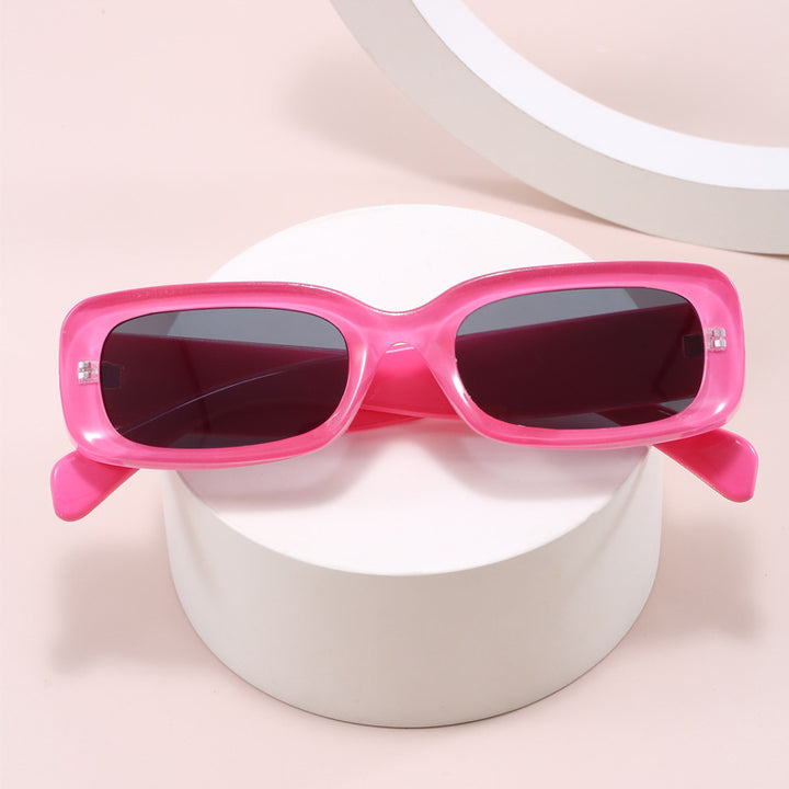 Dame stilig designer solbrille med moderne, rektangulær ramme Skanto