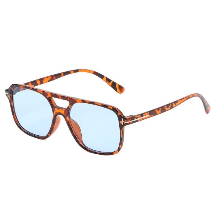 Dame moteriktig solbrille i trendy skilpadde-design Skanto